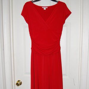 Red short-sleeved dress